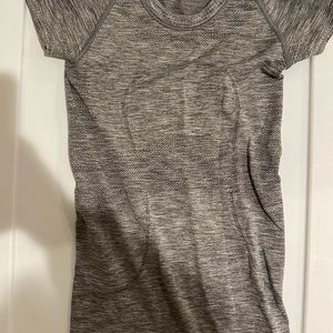 Lululemon swiftly tech top